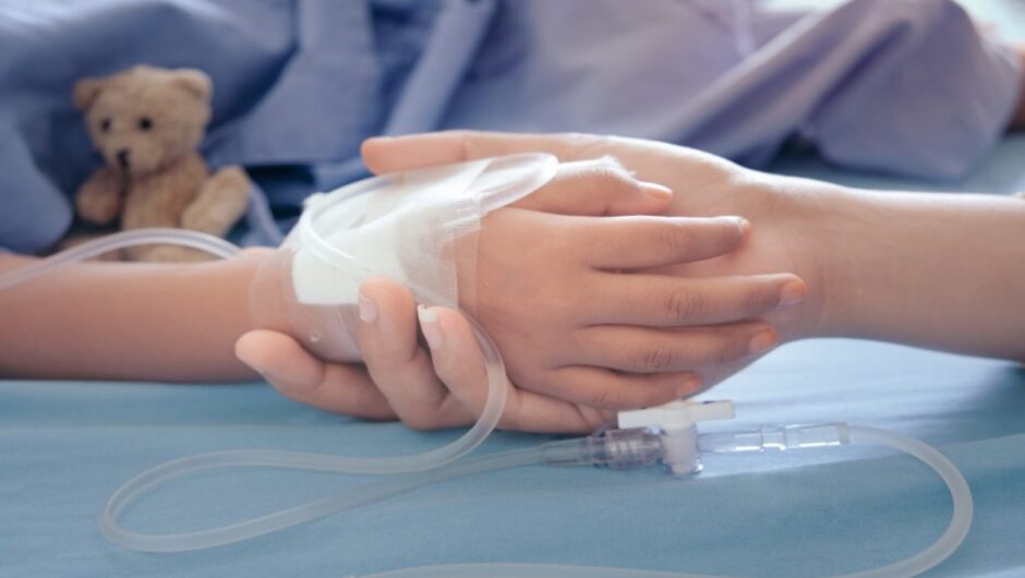 Λάρισα: Με κατάγματα η 13χρονη-Την έσωσε η τέντα…