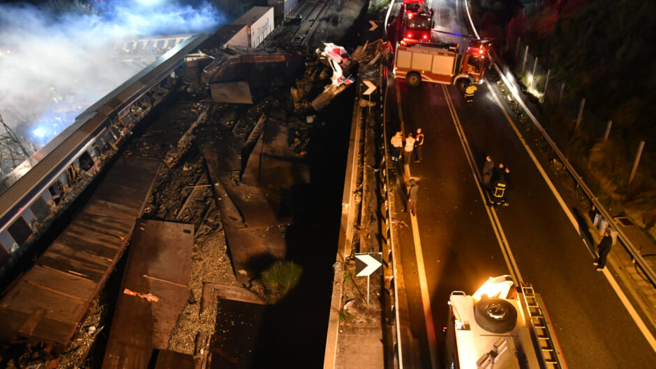 Τέμπη: Νέα στοιχεία από την έρευνα των πραγματογνωμόνων των οικογενειών – Οι θέσεις στα τρένα που έγιναν «παγίδες θανάτου»