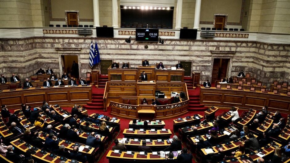 Επαγγέλματα που «πιάνουν» τα περισσότερα έδρανα στην Βουλή τα τελευταία 50 χρόνια