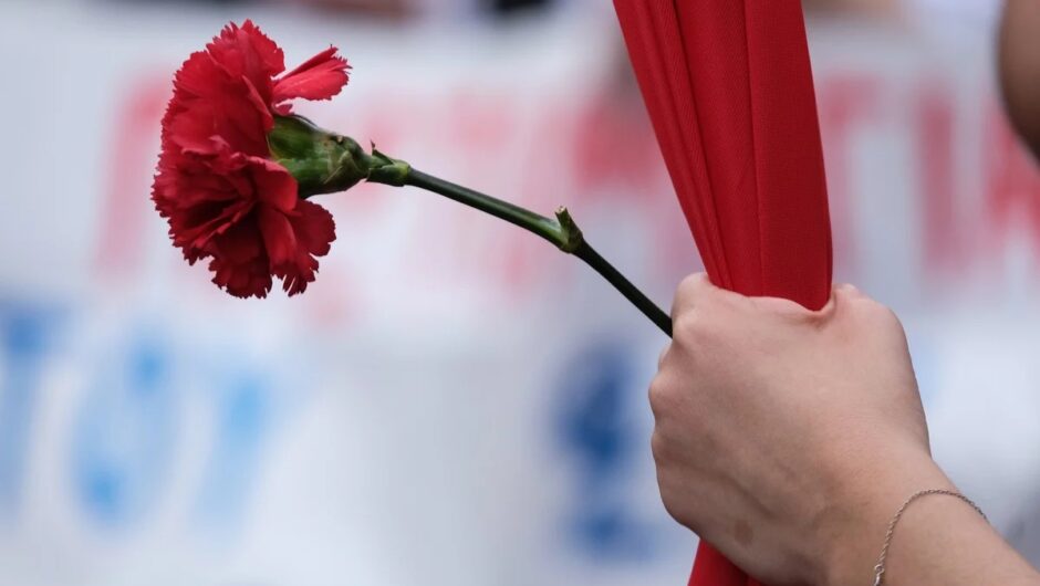 Τιμούν την Εργατική Πρωτομαγιά: Στην κεντρική πλατεία το Εργατικό Κέντρο Λάρισας – Στην πλατεία Νομαρχίας η ΑΔΕΔΥ