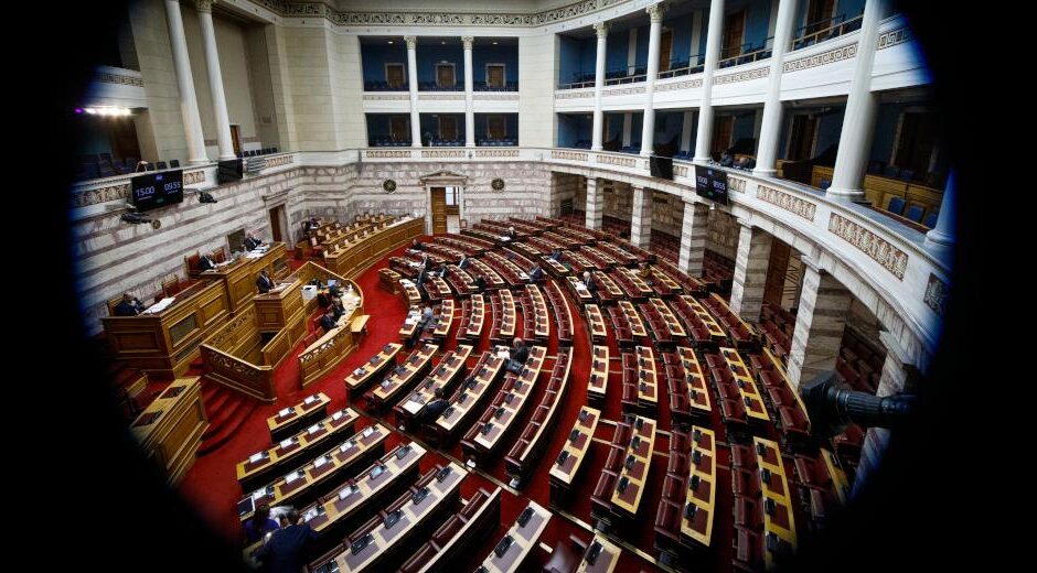 Σενάρια αποστασίας πυροδοτεί η κυνική ομολογία Καούκη