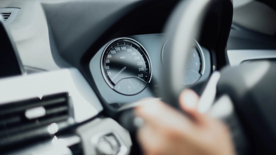Tips για να καίει λιγότερη βενζίνη το αυτοκίνητό σας – Ο σωστός τρόπος οδήγησης