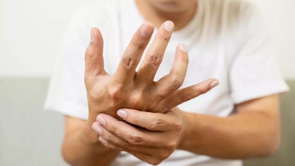 Τι σημαίνει αν ιδρώνουν συχνά οι παλάμες σας – Ποιά είναι η θεραπεία
