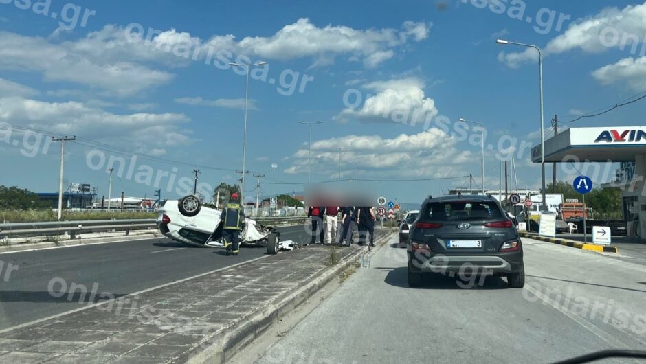Λάρισα: Τρελή πορεία αυτοκινήτου στην οδό Βόλου – Δείτε φωτογραφίες
