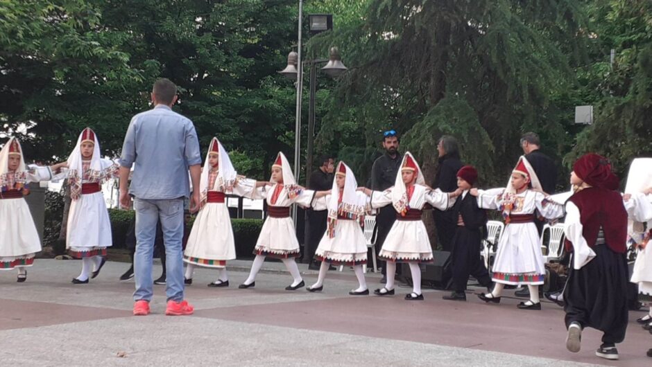 Ξεκίνησε σήμερα το Παιδικό Φεστιβάλ Παραδοσιακών Χορών παρουσία πλήθους κόσμου (φωτ. & βίντεο)