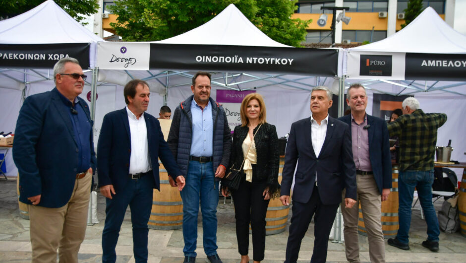 Λάρισα: Άνοιξε τις πύλες του το 1ο Φεστιβάλ Οίνου και Αποσταγμάτων (φωτ.)