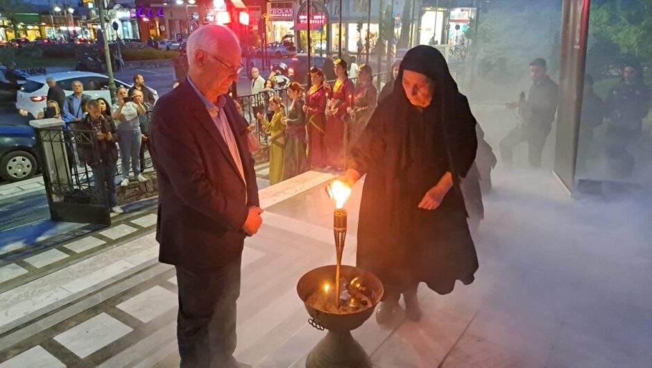 Άναψε η «φλόγα της μνήμης» στη Λάρισα (φωτ. & βίντεο)