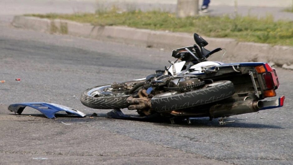 Τροχαίο με μηχανή στη Λάρισα – Νεαρός τραυματίστηκε και μεταφέρθηκε στο νοσοκομείο