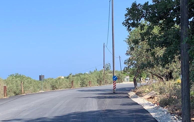 Ρέθυμνο: Έφτιαξαν δρόμο αλλά.. άφησαν κολώνα της ΔΕΗ στη μέση του δρόμου
