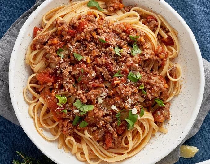 Μακαρόνια με κιμά: οι κλασικές εκδοχές και οι νόστιμες παραλλαγές τους