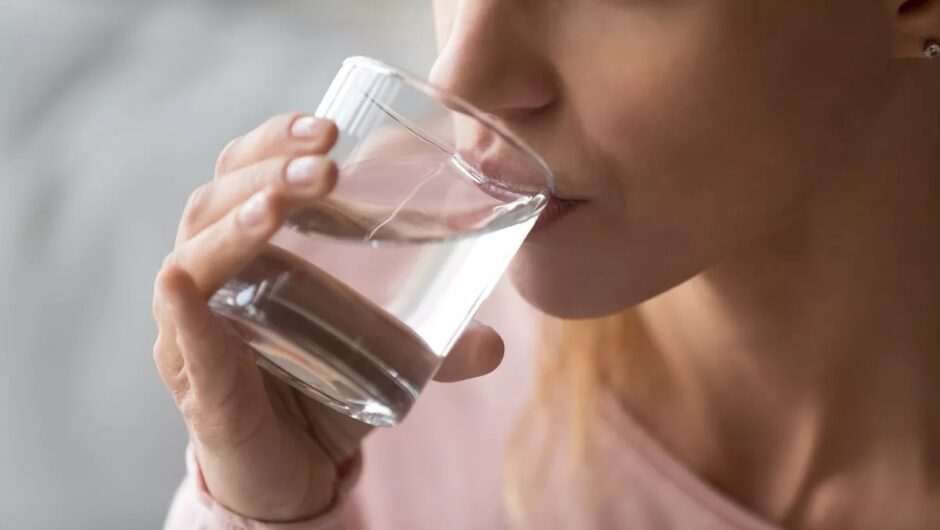 Οχτώ tips για να πίνουμε περισσότερο νερό κάθε μέρα