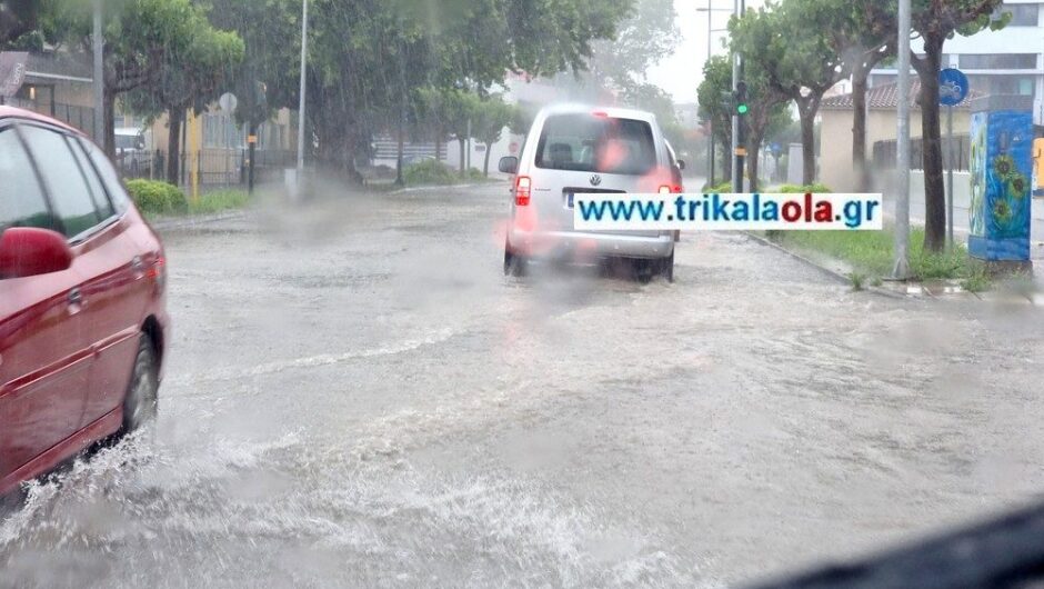 Τρίκαλα: Ισχυρό μπουρίνι χτύπησε την πόλη – Δρόμοι ποτάμια (βίντεο)