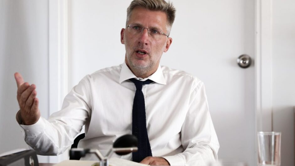 Σκέρτσος για Τράπεζα Θεμάτων: «Φταίει η απλή αναλογική, η υπηρεσιακή και… ο ΣΥΡΙΖΑ» (Videos)