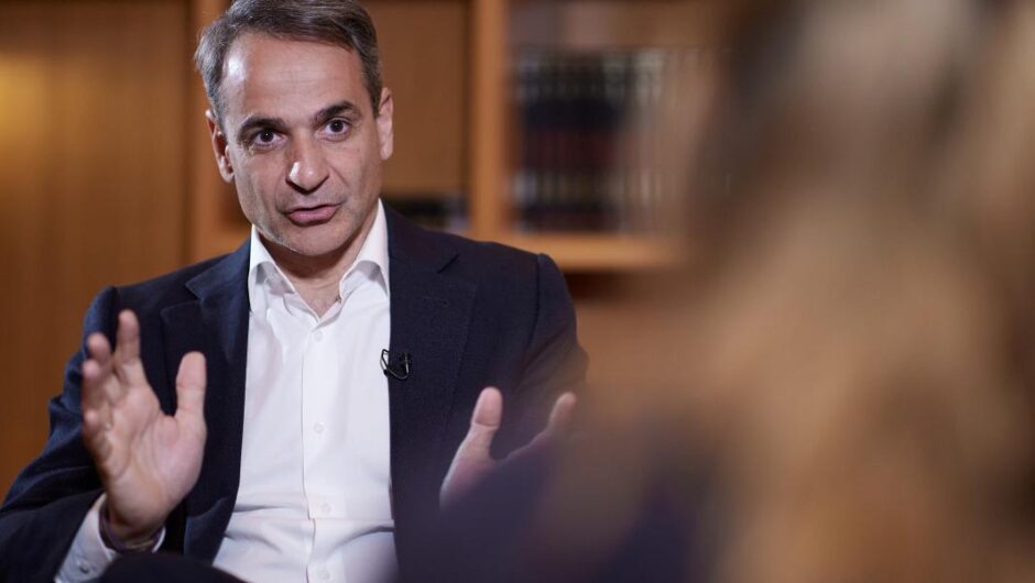 Financial Times / Eκλογές με ακρίβεια, σκάνδαλο υποκλοπών και την εθνική τραγωδία των Τεμπών
