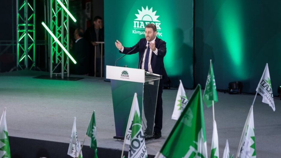 Με ίσες αποστάσεις και ασάφεια ολοκλήρωσε την προεκλογική του εκστρατεία ο Ανδρουλάκης