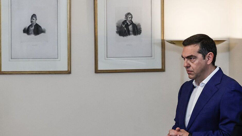 Το τρίγωνο της διαπλοκής θέλει το κεφάλι του Τσίπρα