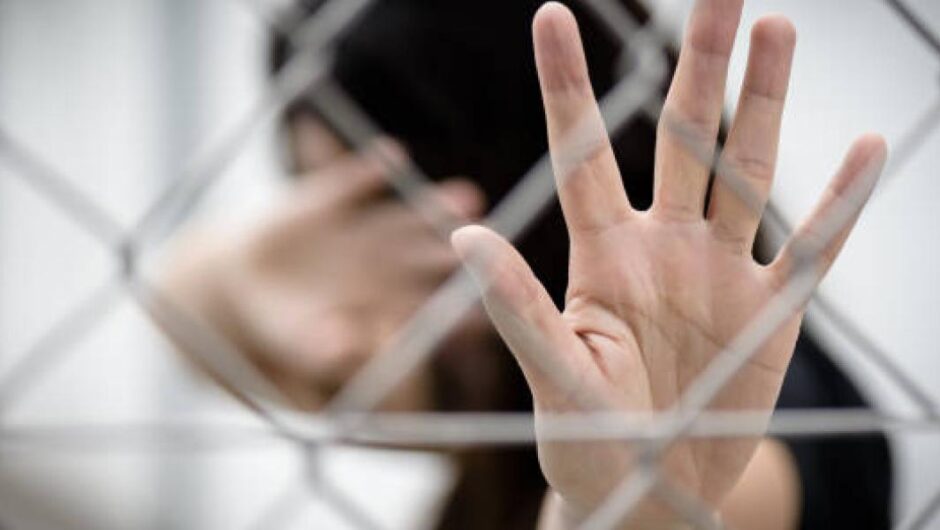 Ηράκλειο / Ομαδικός βιασμός και άγριος ξυλοδαρμός 17χρονου σε φυλακή ανηλίκων