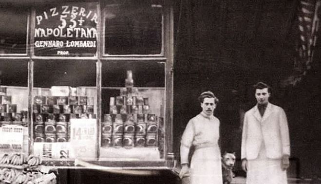 Ποιος εφηύρε την πίτσα; Πού και πότε γεννήθηκε το πιο δημοφιλές, λεπτό ψωμί στον κόσμο;