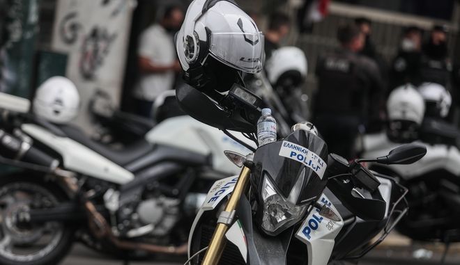 Άνω Λιόσια: Μετωπική σύγκρουση ΙΧ με μοτοσικλετιστές της ΔΙΑΣ – Τέσσερις τραυματίες