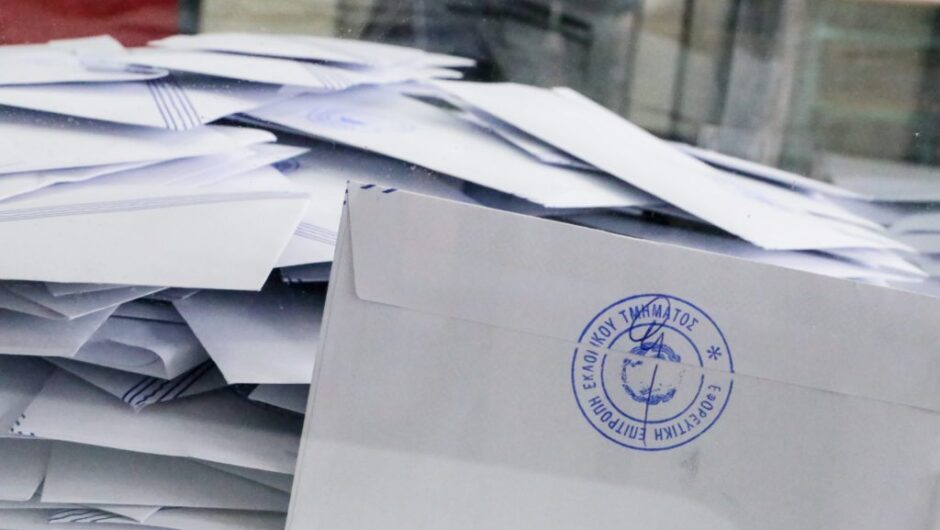 Επιτελικό μπάχαλο: 179.000 εγγεγραμμένοι στους εκλογικούς καταλόγους είναι πάνω από 100 ετών (Video)
