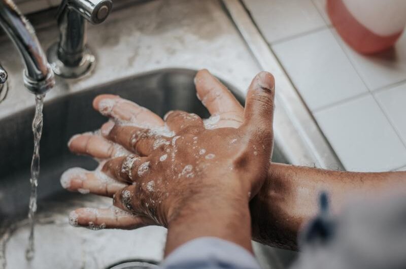 Οι 9 «αθώες» συνήθειες που μειώνουν το προσδόκιμο της ζωής σας