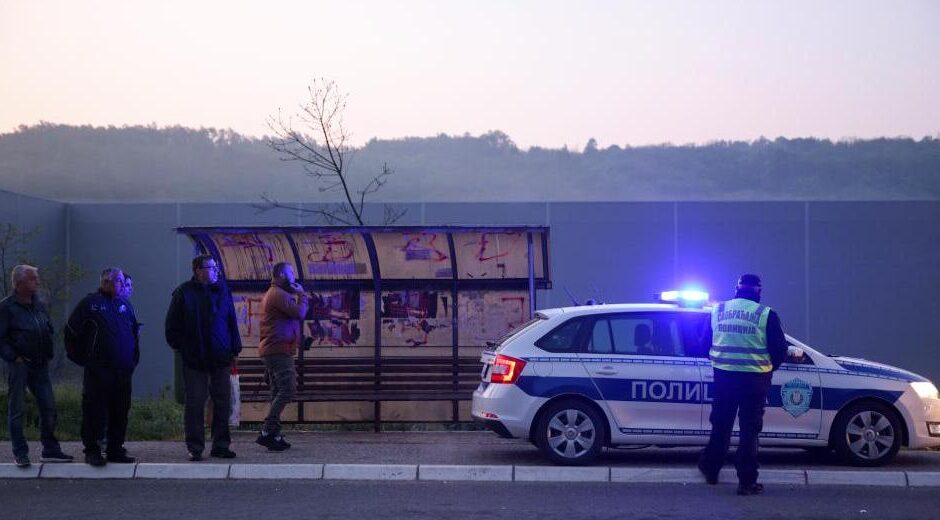 Νέο αιματοκύλισμα στη Σερβία, αρνείται να παραδοθεί ο δράστης