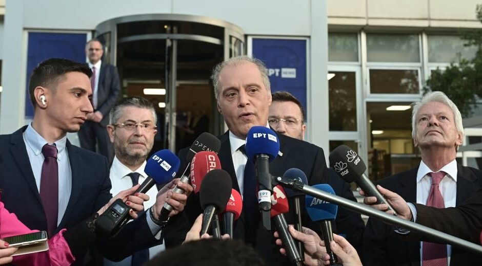 Λύσεις Βελόπουλου με επίχρισμα κηραλοιφής