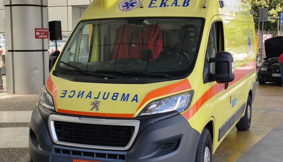 Σύμη: «Πολλές φορές εκτελώ χρέη οδηγού» – Τι λέει ο δήμαρχος για το μοναδικό ασθενοφόρο στο νησί