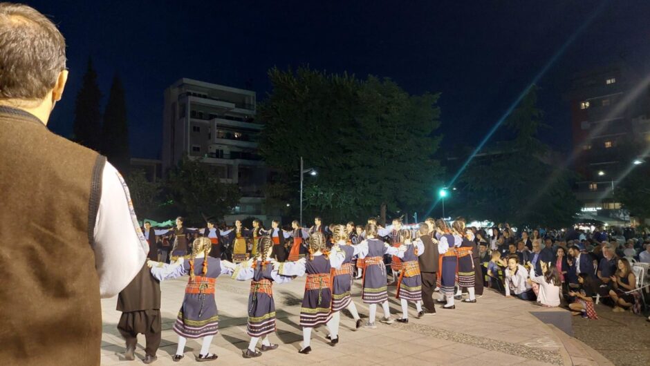 Πλήθος Λαρισαίων στο κλείσιμο των εκδηλώσεων για τον εορτασμό της Αγίας Τριάδας (φωτ. & βίντεο)