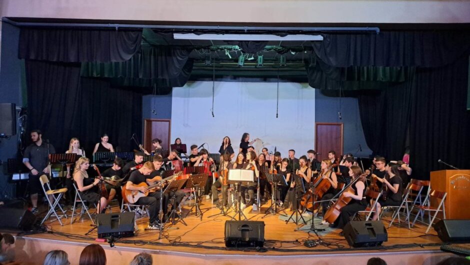Κατάμεστο το αμφιθέατρο του Μουσικού Σχολείου στην ετήσια συναυλία Συνόλων (φωτ. & βίντεο)