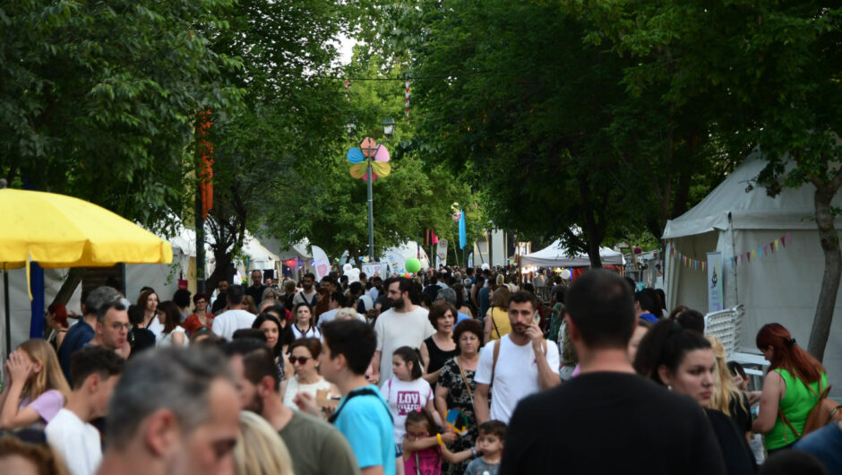 Πλήθος Λαρισαίων και σήμερα στο φεστιβάλ Πηνειού (φωτ.)