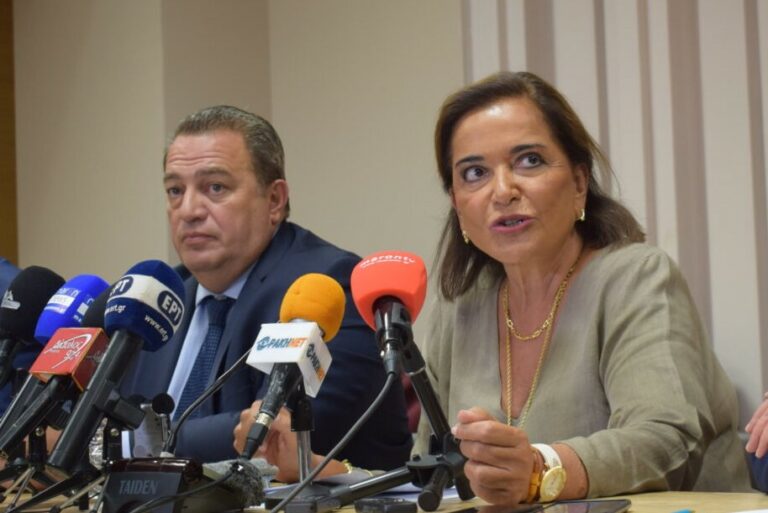 Έκπτωτη κανονικά η Ντόρα Μπακογιάννη, παραβίασε το Σύνταγμα! Εκλογικός εκβιασμός στους πολίτες της Ροδόπης: “Πήγατε και ψηφίσατε ΣΥΡΙΖΑ, αν δεν με στηρίξετε αυτή τη φορά δεν θα σας στηρίξω”