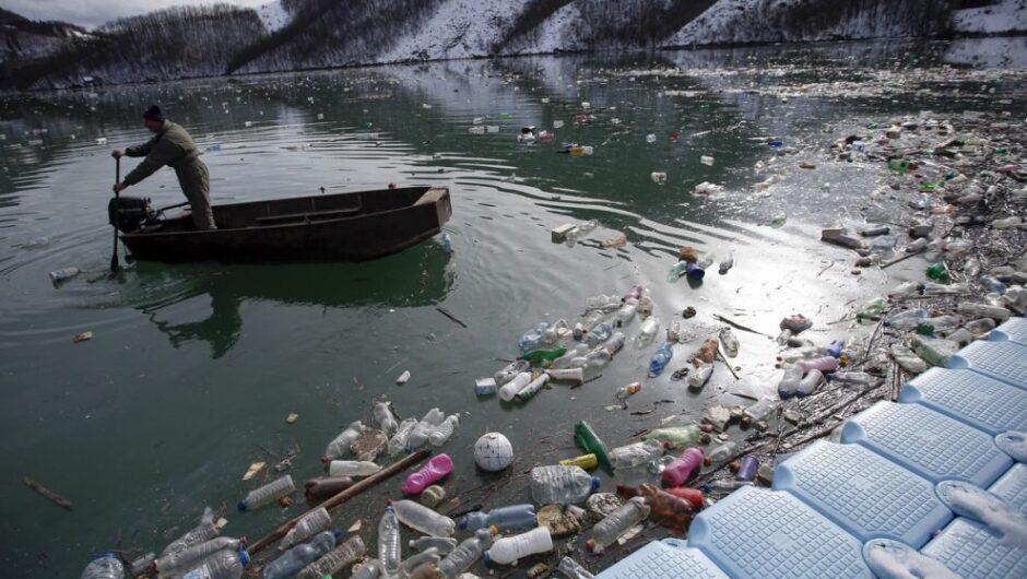 Τίποτα δεν μπορεί να μας σώσει από τα πλαστικά. Ούτε καν η ανακύκλωση