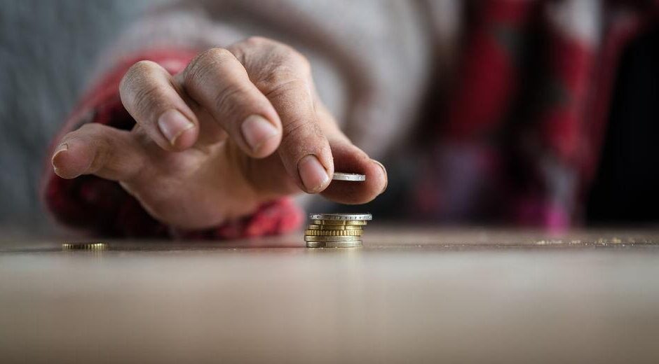 Ένας στους τέσσερις σε κίνδυνο φτώχειας στην Ελλάδα – Χειρότερα μόνο η Ρουμανία και η Βουλγαρία