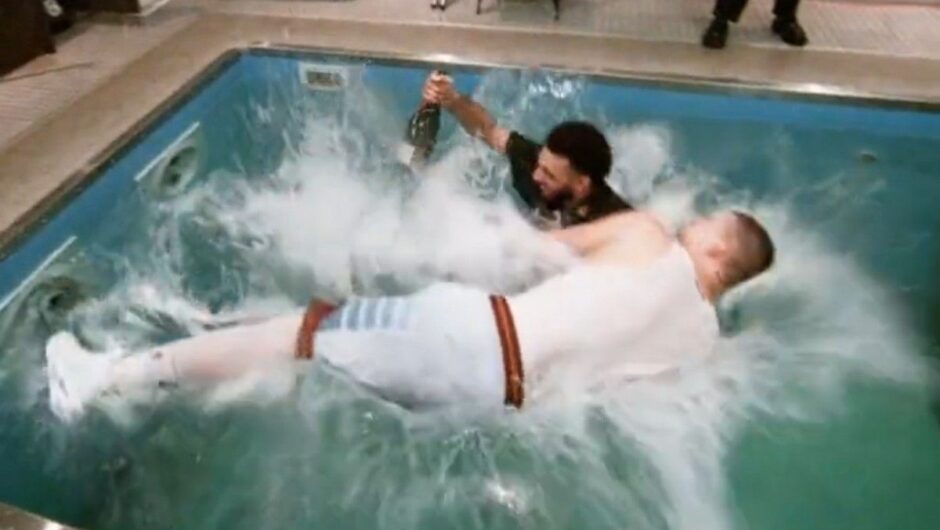 NBA Finals, Νάγκετς: Ο Γιόκιτς πέταξε τον Μάρι στην πισίνα στους πανηγυρισμούς για την κατάκτηση του πρωταθλήματος