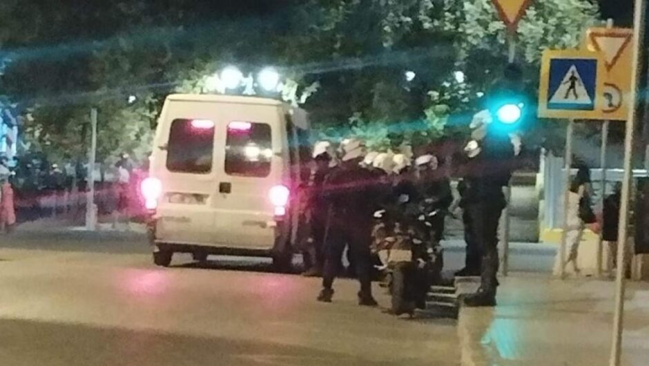 Προπύλαια / Προσαγωγές στο σωρό από την ΕΛΑΣ (βίντεο)