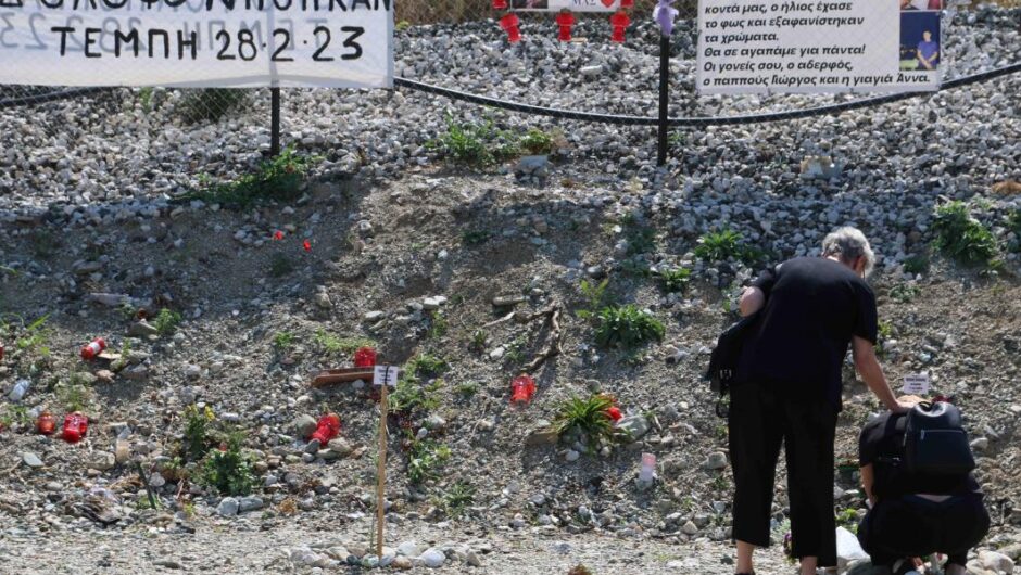 Τέμπη / Φύτεψαν δεντράκια με τα ονόματα των θυμάτων στο σημείο της τραγωδίας