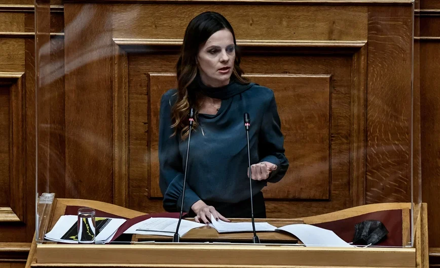 Associated Press: Η Έφη Αχτσιόγλου πιθανότερη διάδοχος του Αλέξη Τσίπρα στην ηγεσία του ΣΥΡΙΖΑ