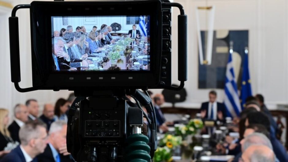 Πληθωρισμός / Γιατί η ελληνική οικονομία μοιάζει με σκάφος που γέρνει