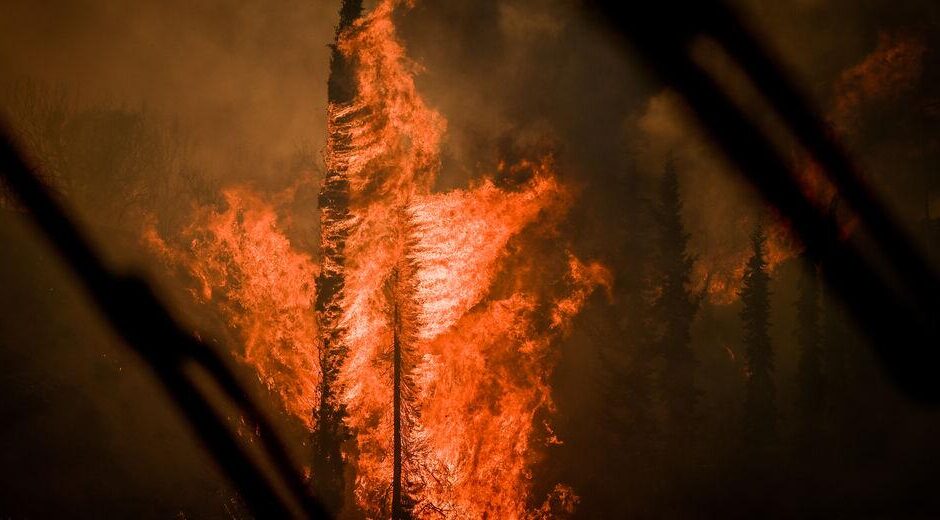 Γιατί απογειώνουν… τώρα τα σενάρια των εμπρησμών