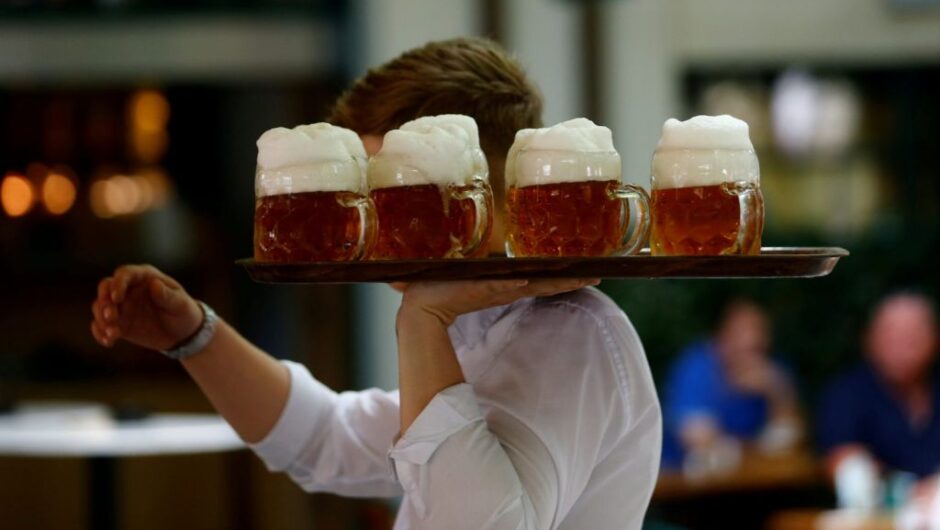 Πάργα: «Με κάλεσε κλαίγοντας η μητέρα του» – Νέες αποκαλύψεις για τον ξυλοδαρμό 20χρονου επειδή ζήτησε τα δεδουλευμένα του