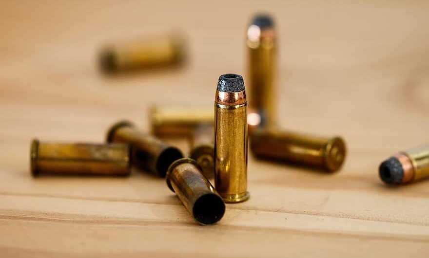 Χανιά: Τραυματίστηκε από «αδέσποτη» σφαίρα τουρίστρια που έτρωγε σε εστιατόριο