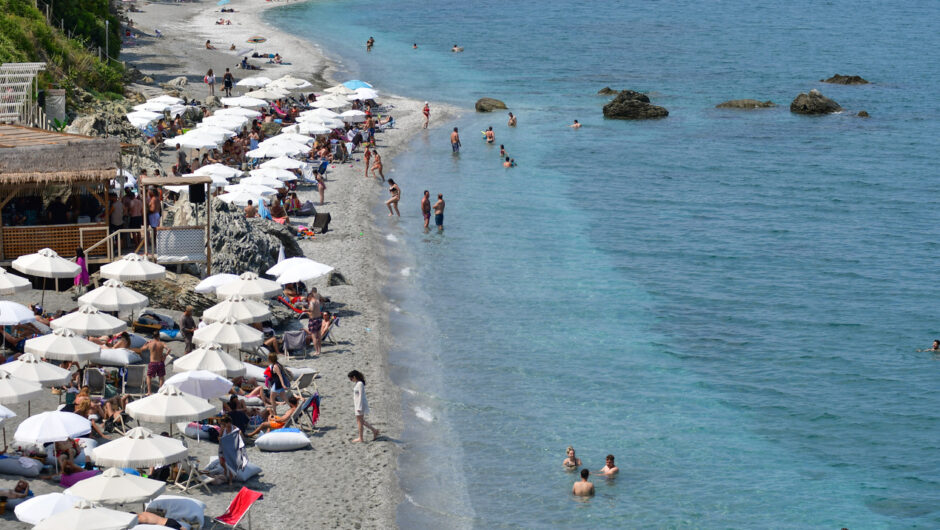 Ανάσα δροσιάς στον Αγιόκαμπο για τους Λαρισαίους – Μαγευτικές εικόνες από τα παράλια (φωτο. & βίντεο)