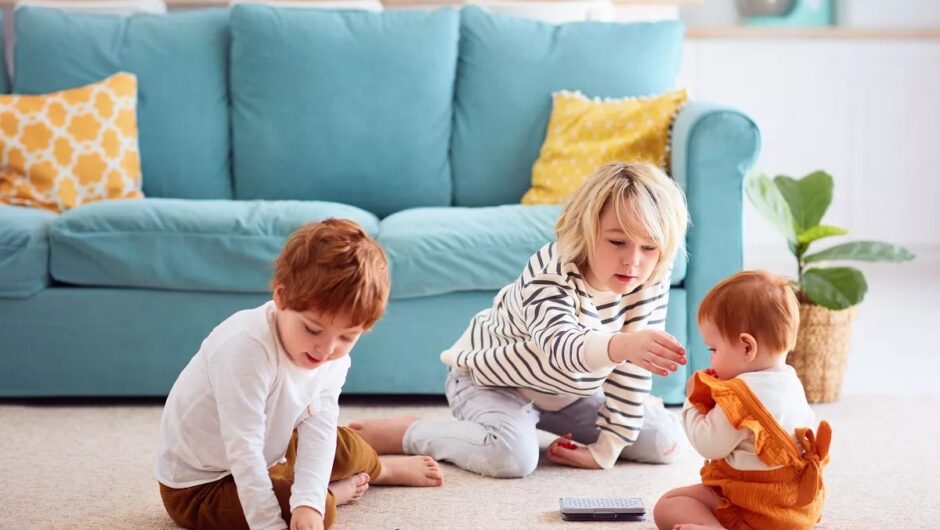 Κατάποση καυστικού υγρού και ξένων σωμάτων: Τι να κάνετε για να σώσετε το παιδί