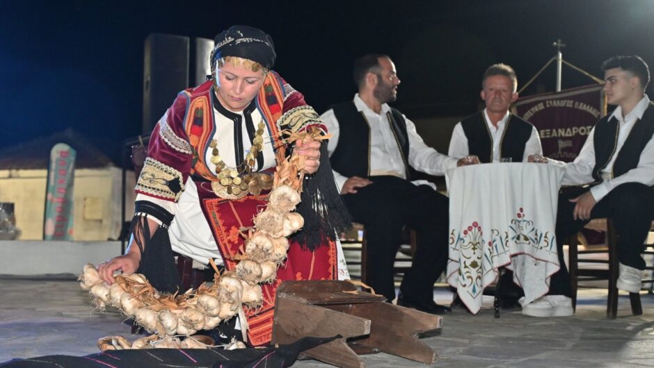 Απόλυτα επιτυχημένη η γιορτή σκόρδου στον Πλατύκαμπο (φωτ.)