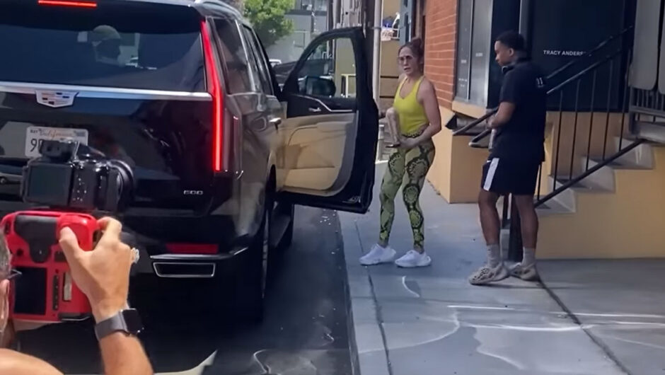 Η Jennifer Lopez έβρισε παπαράτσι που την απαθανάτισε έξω από το γυμναστήριο: «Άντε γ…»