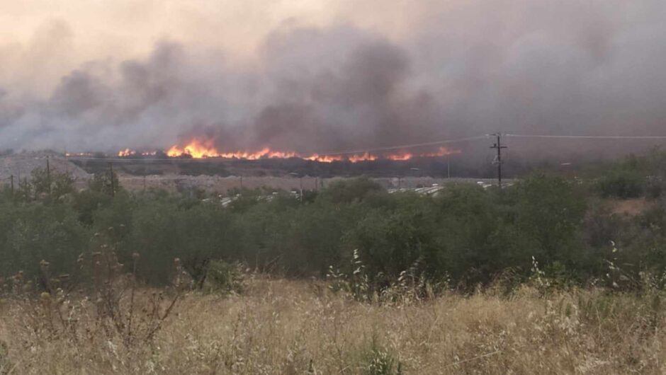 Κόντεψε να καταστραφεί το Κέντρο Υγείας Βελεστίνου από τις φωτιές – Εγκαυματίας από την Τιθωρέα Φωκίδας στη ΜΕΘ