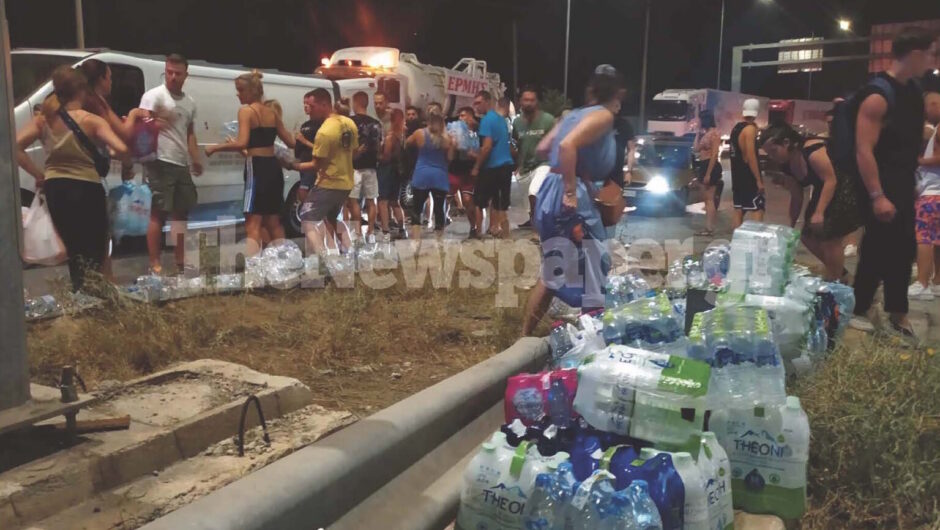 Συγκίνηση: Νεαροί Βολιώτες συγκεντρώνουν εμφιαλωμένα νερά για πυροσβέστες και πληγέντες