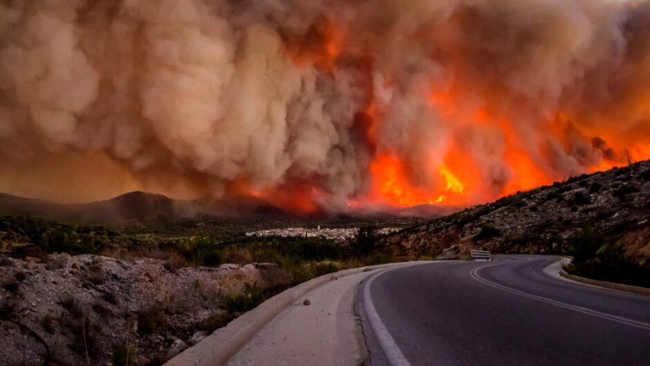 Χάσαμε το στοίχημα με τις φωτιές: Στάχτη πάνω από 500.000 στρέμματα δάσους μέσα σε 12 μέρες