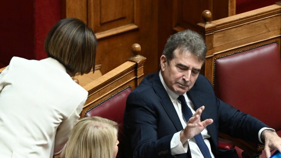 Βουλή: Ζητά και τα ρέστα ο Χρυσοχοΐδης για τις πυρκαγιές (Video)